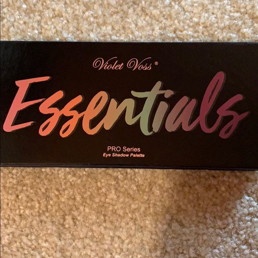 Violet Voss Essentials eye shadow palette NWT